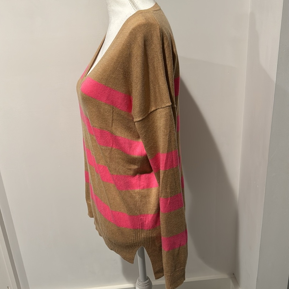 Gap tan and pink striped V-neck sweater - Picture 2 of 3